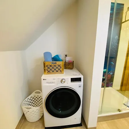 Zur Waldauer Hoehe Mit 3 Sz, 120qm & 40qm Balkon Appartement