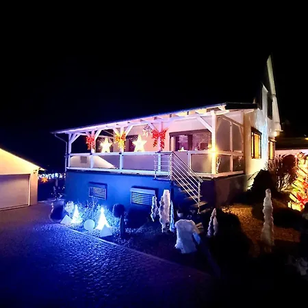 Zur Waldauer Hoehe Mit 3 Sz, 120qm & 40qm Balkon Appartement