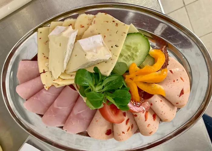 Zur Waldauer Hoehe Mit 3 Sz, 120qm & 40qm Balkon Appartement Schleusingen