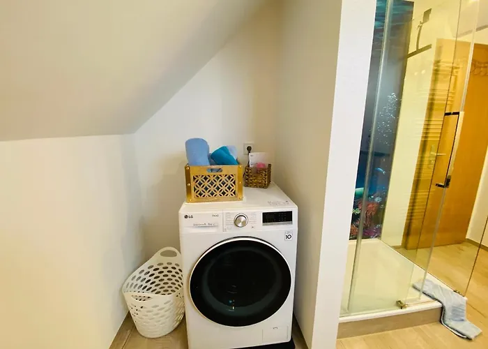 Zur Waldauer Hoehe Mit 3 Sz, 120qm & 40qm Balkon Appartement