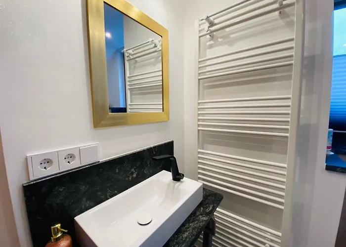 Zur Waldauer Hoehe Mit 3 Sz, 120qm & 40qm Balkon Appartement Schleusingen