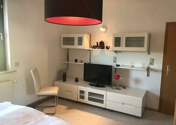 Appartement Zur Waldauer Hoehe Mit 3 Sz, 120qm & 40qm Balkon Schleusingen