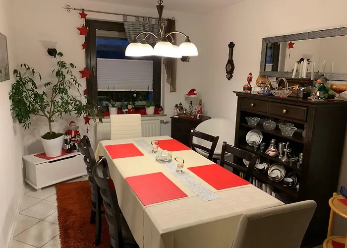 Zur Waldauer Hoehe Mit 3 Sz, 120qm & 40qm Balkon Appartement Schleusingen