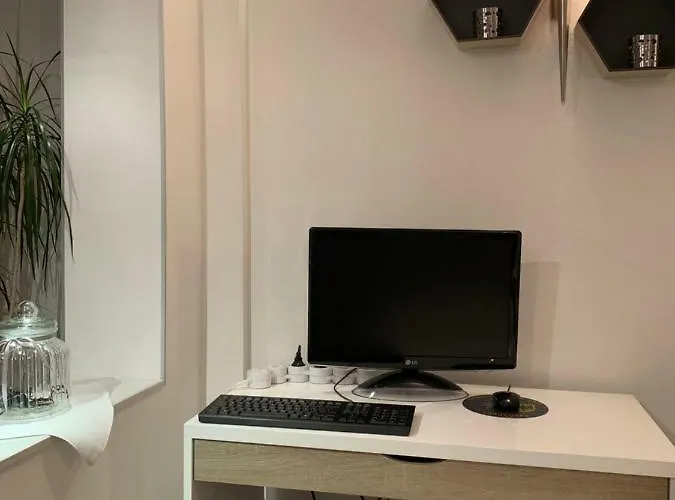 Appartement Zur Waldauer Hoehe Mit 3 Sz, 120qm & 40qm Balkon Schleusingen