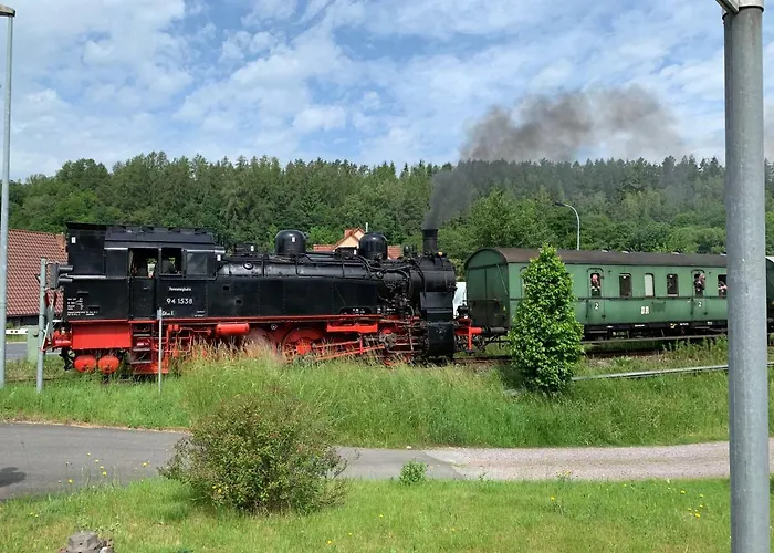 Zur Waldauer Hoehe Mit 3 Sz, 120qm & 40qm Balkon Appartamento Schleusingen